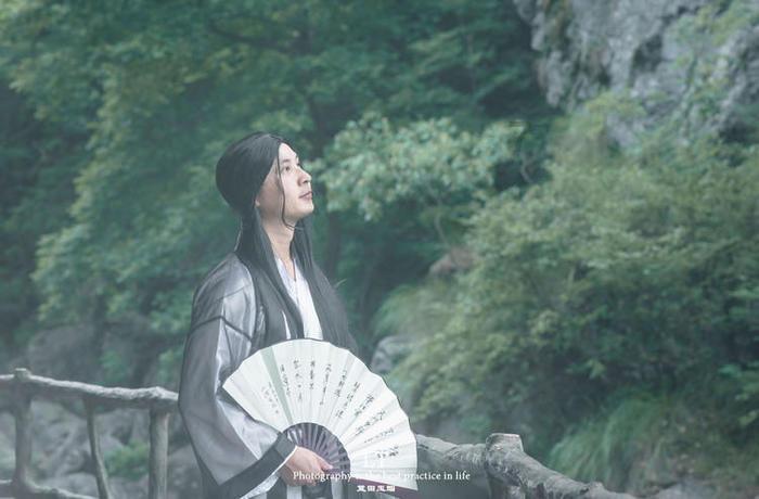 逃离荒凉之地